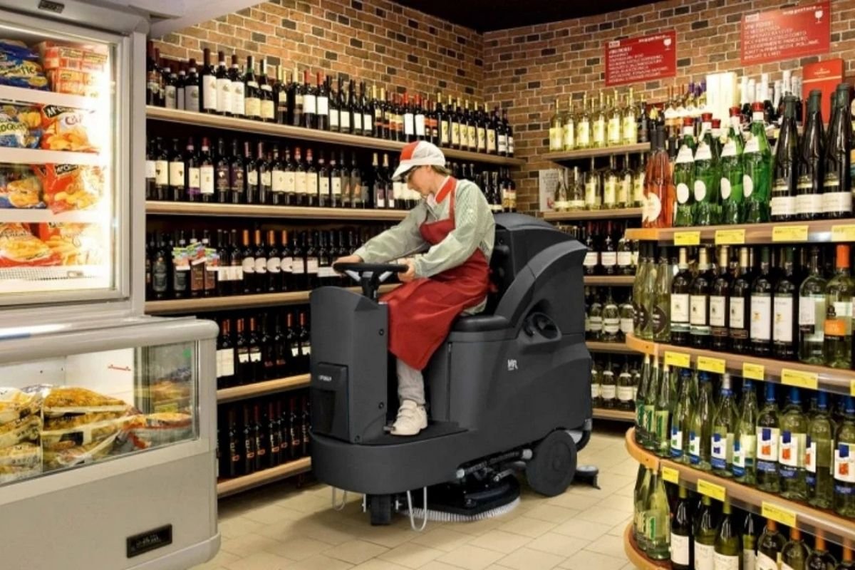 Binicili Zemin Yıkama Makineleri